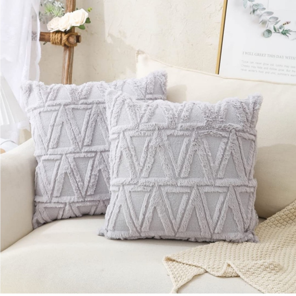 NEW! Set of 2 Faux Fur Fluffy Pillow Covers Decorative Soft Light Grey 18”x18”